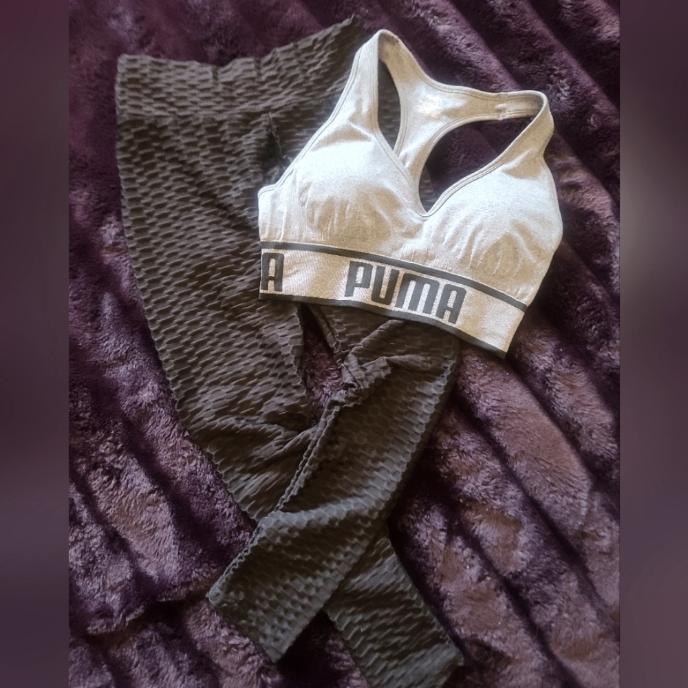 Puma workout set. Sports Bra with buttlifting stretch pants size large.